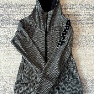 BENCH Full-Zip Chevron Hoodie – Sleek, Sporty & Form-Fitting